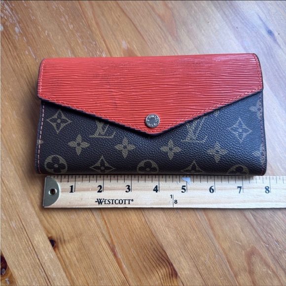 Brown wallet - Picture 3 of 9